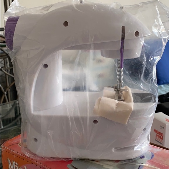 Mini Sewing Machine 4in 1 for the begginers!!! - Picture 7 of 9